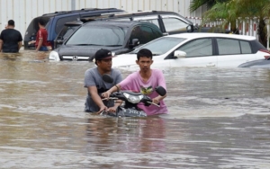 Selain Wabah Corona, Jakarta Dihantam Banjir Hingga Ketinggian 70 Cm 