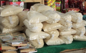 Sejumlah Daerah 'Krisis' Gula, Mendag Pastikan Stok Impor Masuk RI Bulan Mei
