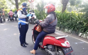 PSBB Surabaya Raya Digalakkan, Pengendara Bersuhu Di Atas 38 Derajat Bakal Dimasukkan ke RSJ Menur