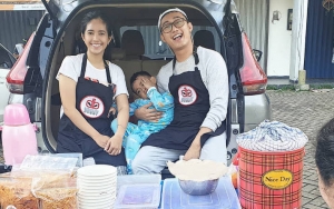 Pendapatan Menipis Imbas Corona, Boby Tince Jualan Makanan Keliling Bareng Istri