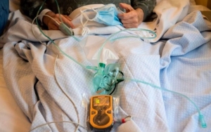 'Happy Hypoxia', Efek Tak Biasa Virus Corona yang Membingungkan Para Dokter