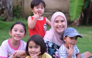 Zaskia Adya Mecca Dukung Kegiatan Putri Sulungnya yang Punya Ide Kreatif Selama Berada di Rumah