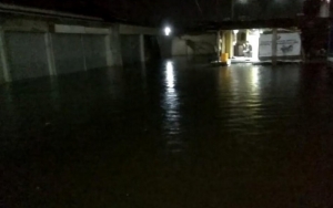 Ratusan Rumah Di Bandung Barat Terendam Banjir Akibat Tanggul Sungai Jebol