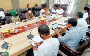 Rapat Bahas Corona Ricuh, Anggota DPRD Ngamuk Lempar Kursi Dan Meja