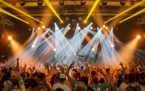 Konser Musisi Denmark ini Dihadiri Ratusan Penonton Saat Pandemi Corona, Aman?