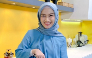 Melody Eks JKT48 Sebut Sang Suami Sebagai 'Jembatannya' untuk Berhijab