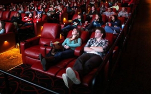 Kasus Corona di Texas Langsung Melonjak Lagi Setelah Bioskop Kembali Buka