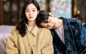 Bikin Gemas, Lee Min Ho Dipukul Kim Go Eun Usai Gagal Angkat Tubuhnya Saat Syuting Adegan Romantis