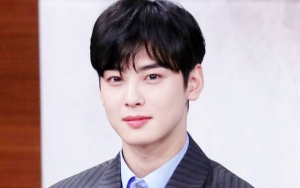 Netizen Kagumi Wajah Ganteng Bersinar Cha Eunwoo
