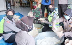 Bantu Warga Terdampak Corona, Dapur Umum di Gresik Miliki Sistem Kontrol Makanan