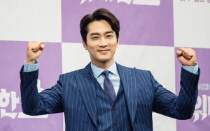 Visual Ayah dan Ibu Song Seung Heon Kejutkan Netizen