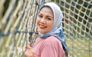 Ely Sugigi Sedih Selalu Panen Cibiran Saat Jalin Asmara Dengan Pria Tampan