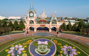 Dipenuhi Pengunjung Bermasker, Pembukaan Kembali Disneyland Shanghai Disambut Antusias