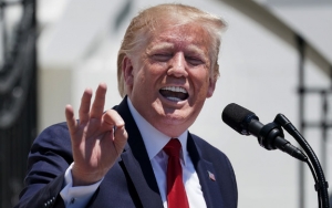 Dicecar Soal Tes Corona di AS, Trump Beri Jawaban Rasis Hingga 'Kabur' Dari Konferensi Pers