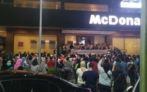 Langgar Aturan PSBB, Pemerintah Diminta Tindak Tegas 'Covidiot' McDonald's Sarinah