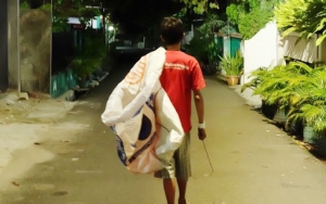 'Manusia Karung' Mulai Serbu Kota Bandung di Bulan Ramadhan