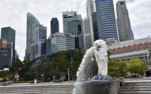 Longgarkan Lockdown, Warga Singapura 'Serbu' Salon Hingga Antre