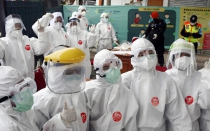 Viral Tenaga Medis 'Berubah' Jadi Power Ranger Demi Hibur Diri di Sidoarjo