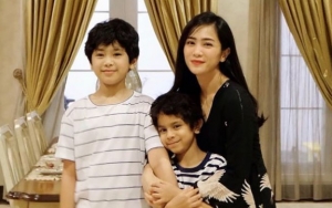 Bunga Zainal Fokus Rawat Anak Pertama yang Sakit Demam, Putra Bungsu Ngambek