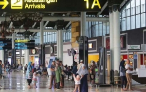 Terungkap, Ini Penyebab Penumpang Bandara Soetta Menumpuk Acuhkan Physical Distancing