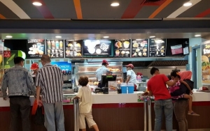 KFC Disebut Sindir Toko Sebelah Usai Posting Video 'Cukup Ayam Aja yang Kumpul'