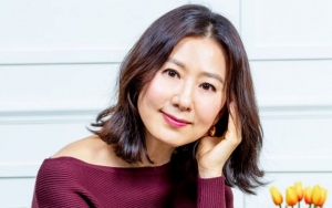 Pose Seksi di Sampul Majalah, Kim Hee Ae 'The World of the Married' Tuai Pujian Selangit 