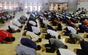 Tuai Polemik, Pemprov Jatim Akhirnya Cabut Izin Salat Id Berjamaah di Masjid Al Akbar