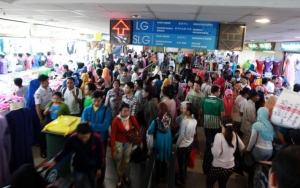 Pengunjung Pasar Tanah Abang Membludak di Tengah PSBB, Satpol PP Kerahkan Puluhan Personel
