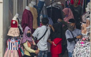 Heboh Warga Belanja Baju Lebaran Abaikan 'Physical Distancing', Psikolog Buka Suara