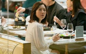 Kalung Super Mahal Kim Hee Ae di Final 'The World Of The Married' Jadi Perbincangan