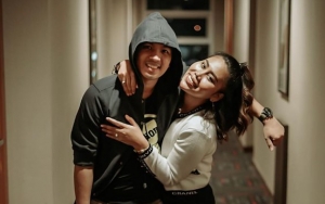 Evi Masamba Bagikan Video Suami Joget Pamer Lemak, Ekspresi Sang Putri Bikin Salfok