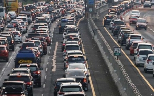 Biang Kerok Penyebab Macet Tiap Pagi di Tol Jakarta-Cikampek Saat Masa PSBB