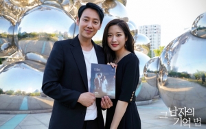 Moon Ga Young Kelelahan Ciuman Hot Bareng Kim Dong Wook di Final 'Find Me in Your Memory'