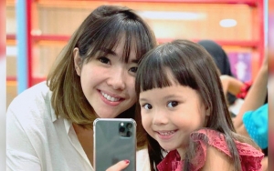 Gisella Anastasia Belajar Sabar Saat Dampingi Sang Putri Sekolah Online