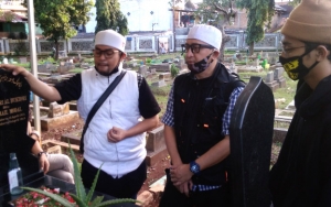 Bentuk Band The Jeff, Ustaz Zacky Mirza dan Abidzar Ziarah Makam Uje Minta Doa Restu