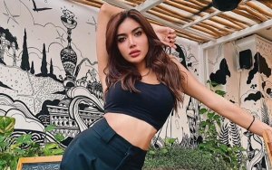 Millendaru Dinilai Tak Hargai Momen Lebaran, Pose Seksi Berbikini Ramai Dikecam