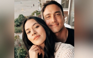 Raisa Pamer Foto Idul Fitri, Aksi 'Buang Muka' Hingga Pot di Atas Kepala Putrinya Bikin Heboh