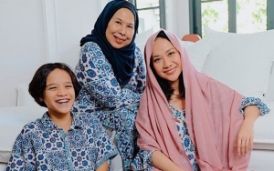 Momen Langka, BCL dan Noah Kompak Pamer Senyum Lebar Rayakan Lebaran Bareng Ibunda Ashraf Sinclair