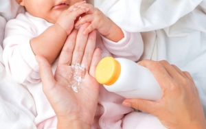  Johnson & Johnson Hentikan Produksi Bedak Bayi di AS-Kanada Usai Diduga Picu Kanker