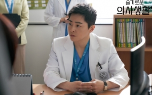 Jo Jung Suk Beber Perasaan Bintangi 'Hospital Playlist', Janji Hal Ini di Season 2