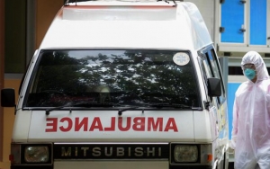 Tersesat di Permukiman, Ambulans Bawa Pasien Corona Diamuk Warga