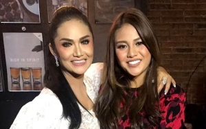 Aurel Cantik Berhijab Usai 'Disemprot' Raul Sang Ayah Tiri, Senyum Sedih Tuai Simpati