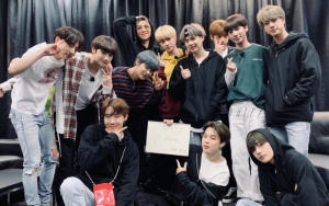 Cara Barbar BTS Unboxing Album Dibandingkan dengan TXT, Netizen Menangis