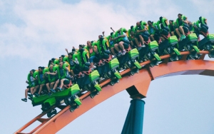 New Normal Taman Hiburan di Jepang: Tak Boleh Teriak Saat Naik Roller Coaster