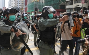 Polisi Hong Kong Tembakkan Peluru Merica untuk Bubarkan Demonstran