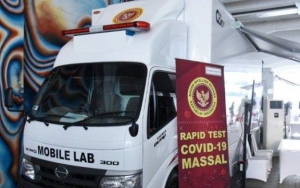 Penambahan Kasus Masih Tinggi, Jokowi Kirim 2 Mobil Lab Bantu Tangani COVID-19 di Surabaya
