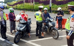 Dihukum Nyanyi Pancasila Hingga Push Up, Begini 'Curhatan' Pelanggar PSBB
