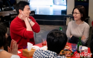 Cara Keren Jo Jung Suk Nembak Jeon Mi Do di 'Hospital Playlist' Bikin Netizen Meleleh