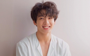 Aksi Kocak Fans BTS Bikin Foto Kelulusan SMA Jungkook Ditayangkan di TV Amerika