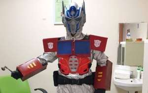Viral Dokter Pakai APD Tokoh Superhero Demi Tenangkan Pasien Anak-Anak